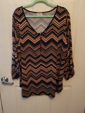 Espresso Chevron Zip-Front Tunic - Black & Tan